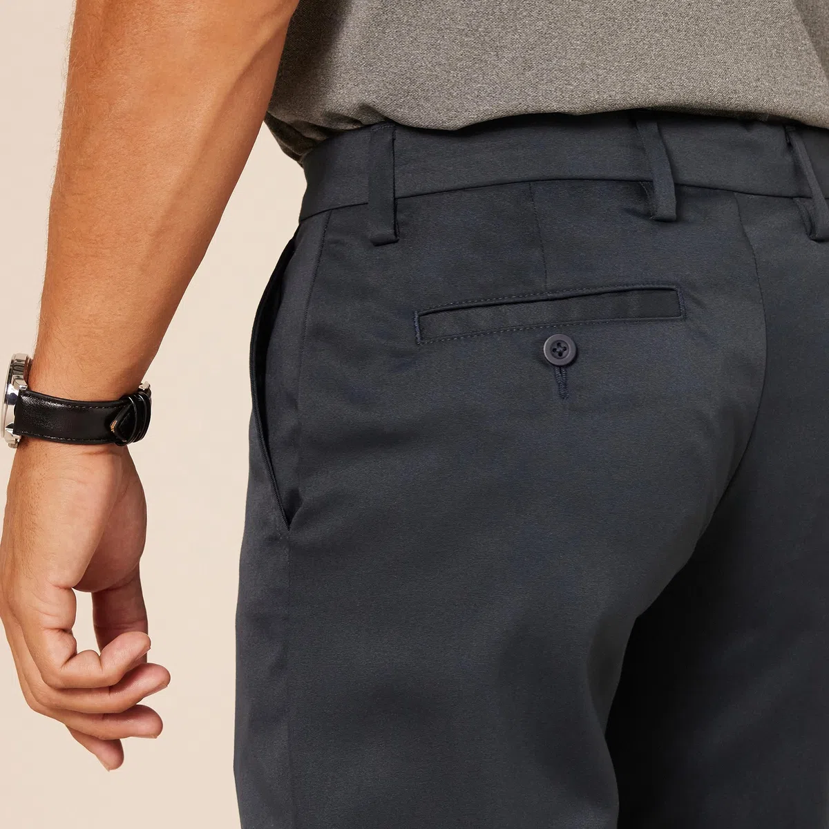 Amazon Essentials Pantalon de Golf Gardant son Extensibilité Toute la Journée, Coupe Ajustée Homme