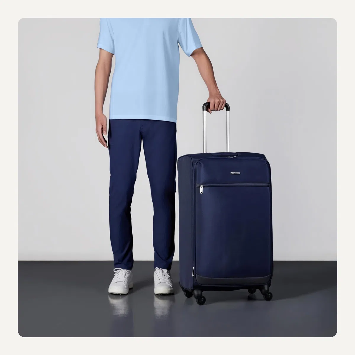 Amazon Basics Grande Valise Souple (76 cm), Avec 4 Roues Pivotantes Multidirectionnelles 360°, Extensible, Poche Zippée et Sangles, Poignée Télescopique, Bleu Marine