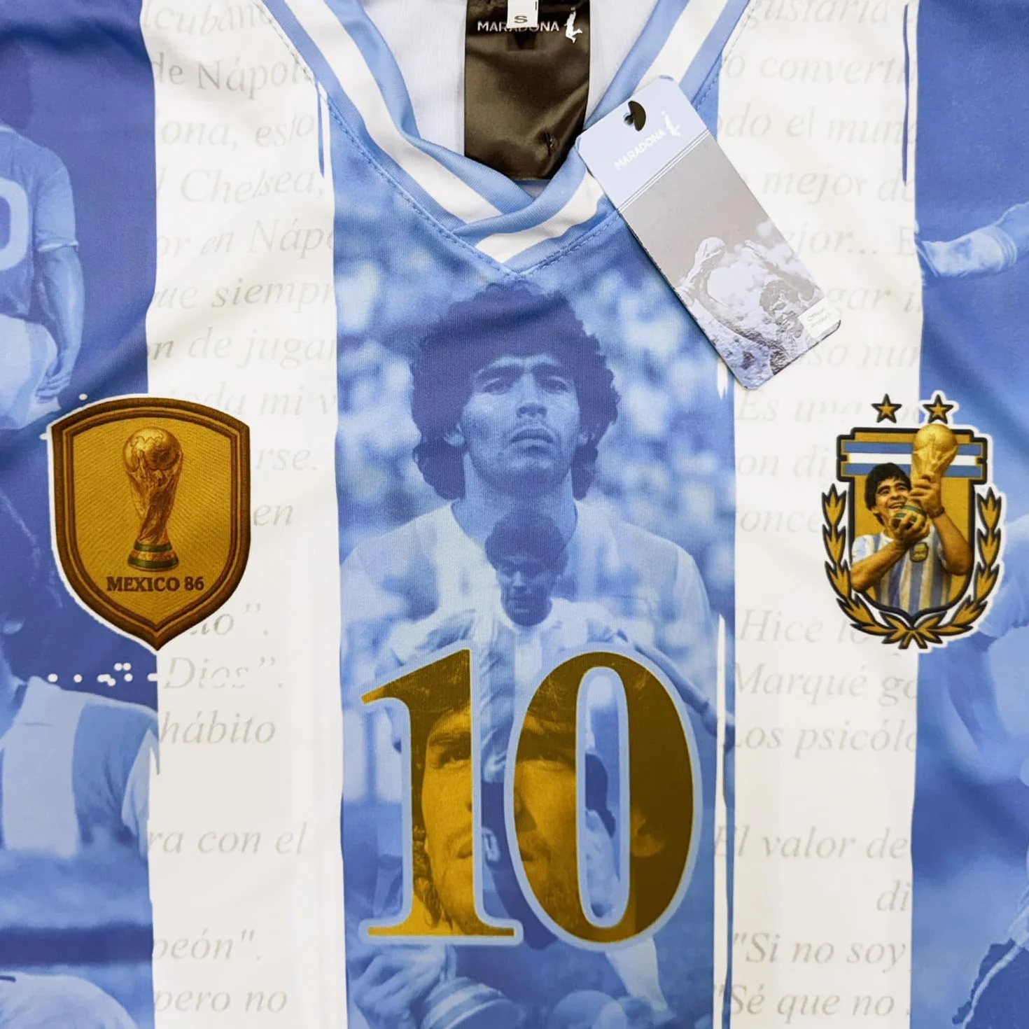 Maillot de Football Diego Armando Maradona - El Pibe de Oro. Réplique Officielle. Maillot Argentine pour Enfant et Ado.
