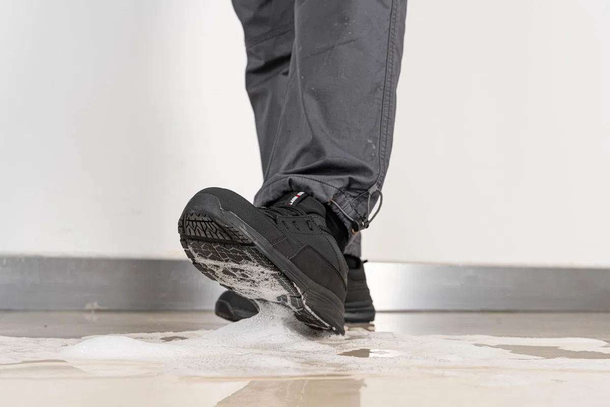 LARNMERN Chaussures de Cuisine Hommes Femmes SRC Antidérapantes Chaussures de Travail Imperméable Léger Confort Gym Hôpitaux