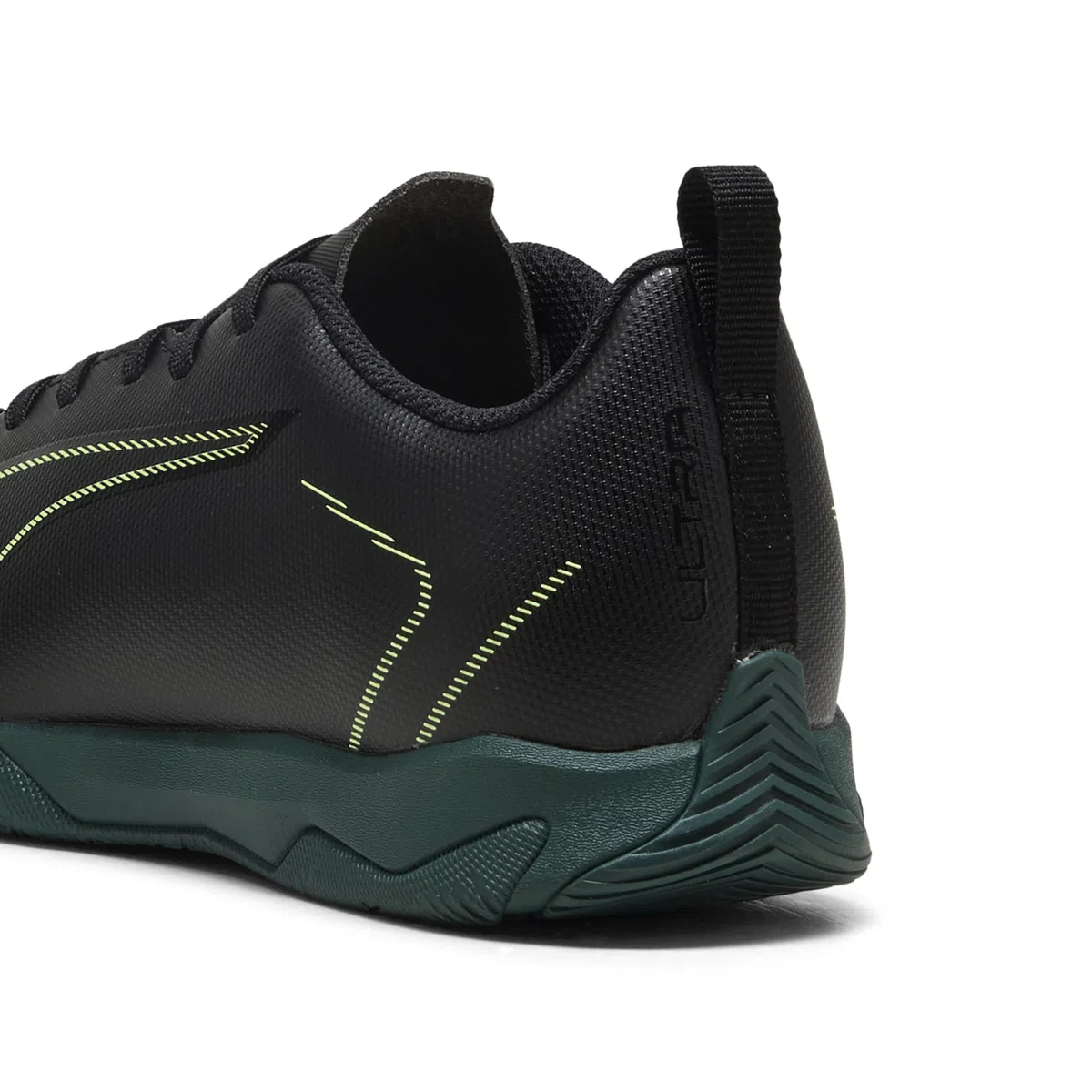PUMA Chaussures de Futsal Ultra 6 Play Enfant et Adolescent