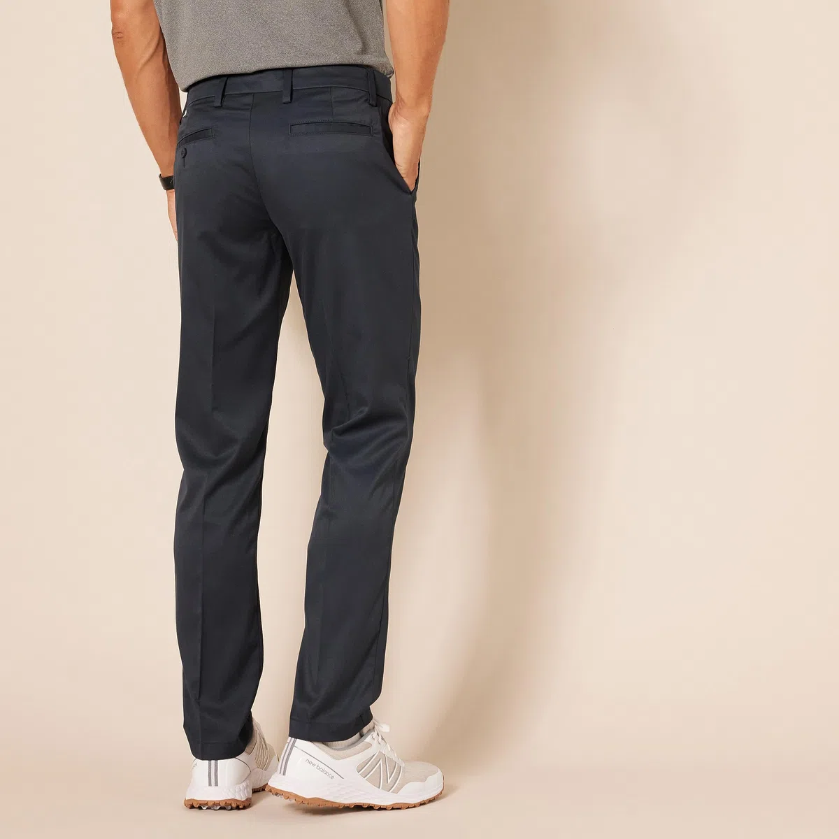 Amazon Essentials Pantalon de Golf Gardant son Extensibilité Toute la Journée, Coupe Ajustée Homme