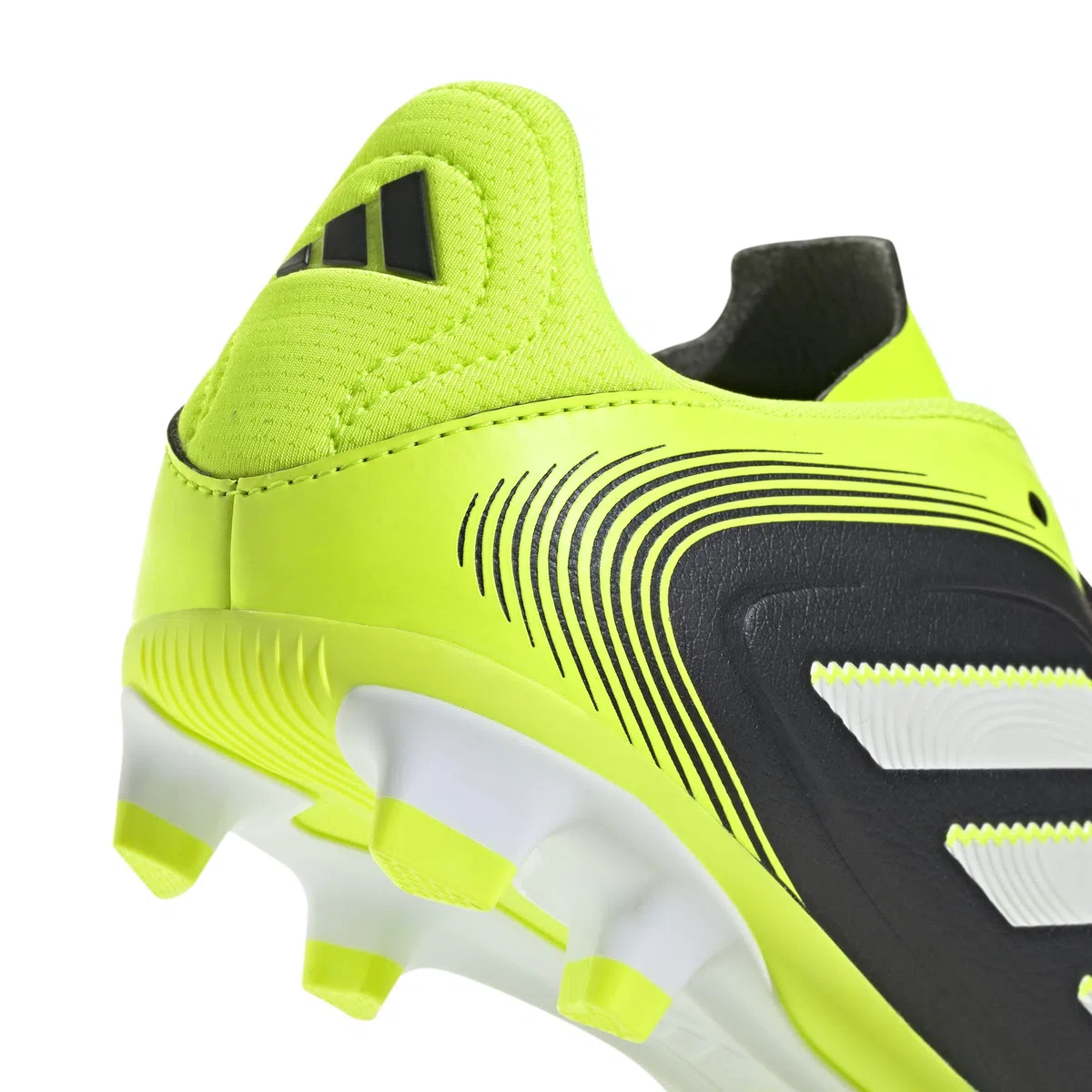 adidas Kids' Chaussure Copa Pure 3 Club Terrain Souple/Multi-Surfaces Enfants