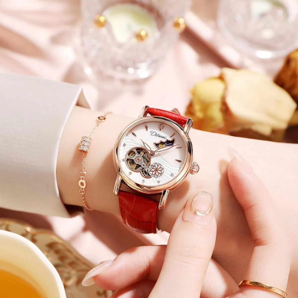Montre mécanique automatique pour femme en acier inoxydable avec cadran à phases de lune et bracelet en cuir étanche