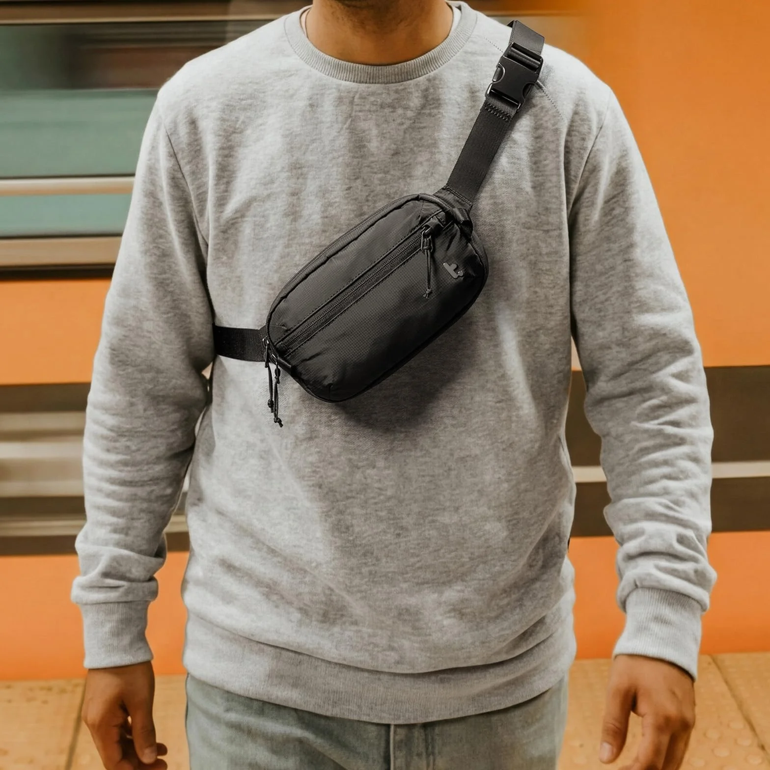 tomtoc 1,5L Sacoche Bandouliere avec Protection RFID, Sac Bandoulière Léger et Imperméable pour Hommes et Femmes, Petite Sacoche de Voyage Quotidien, Sac de Poitrine Sling Bag Noir
