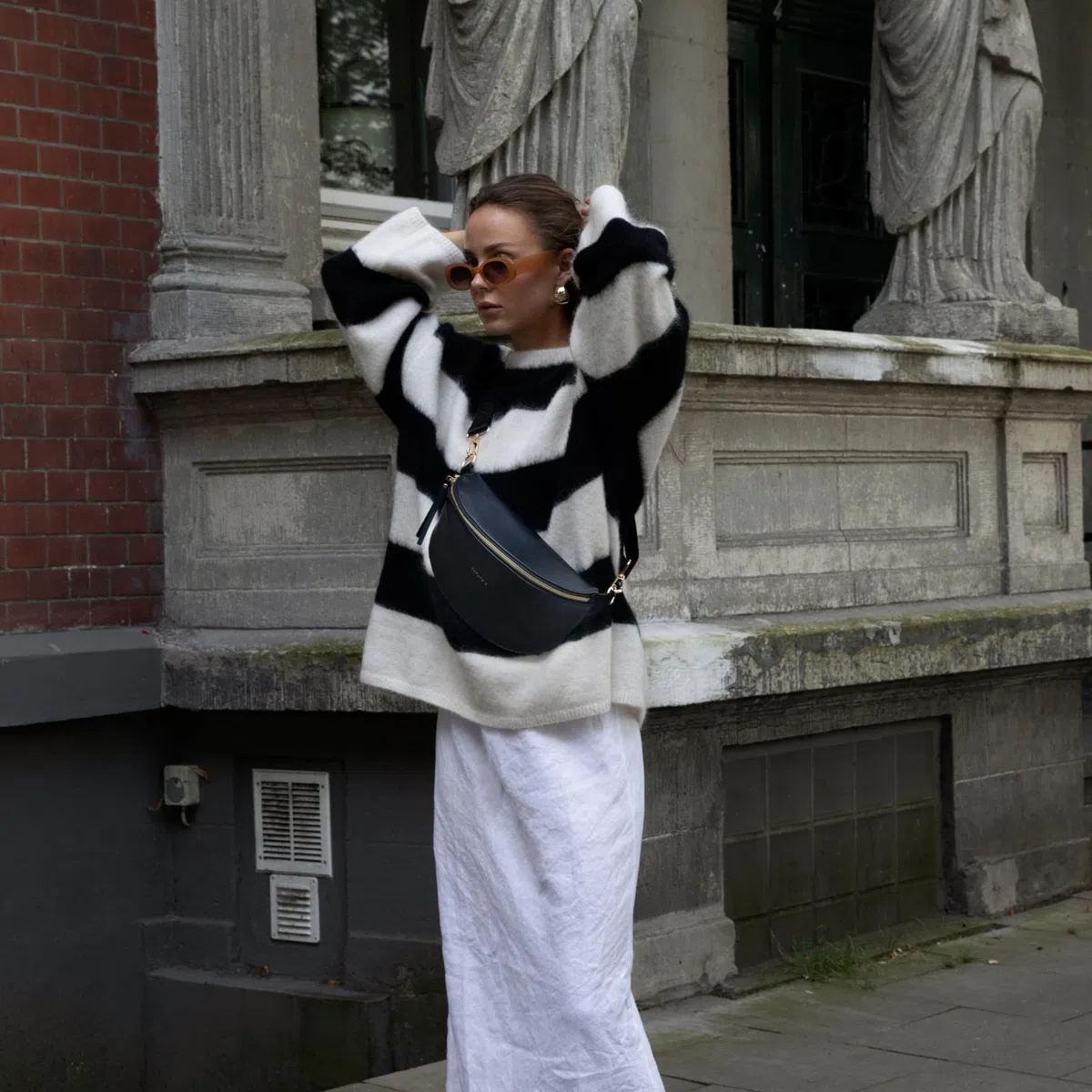 Expatrié Sac à Main pour Femmes Noir - Alice Medium - Sac Banane en Cuir Végétal pour Festival, Voyage et Vie Quotidienne - Sac à Hanche Elégant - Déperlant
