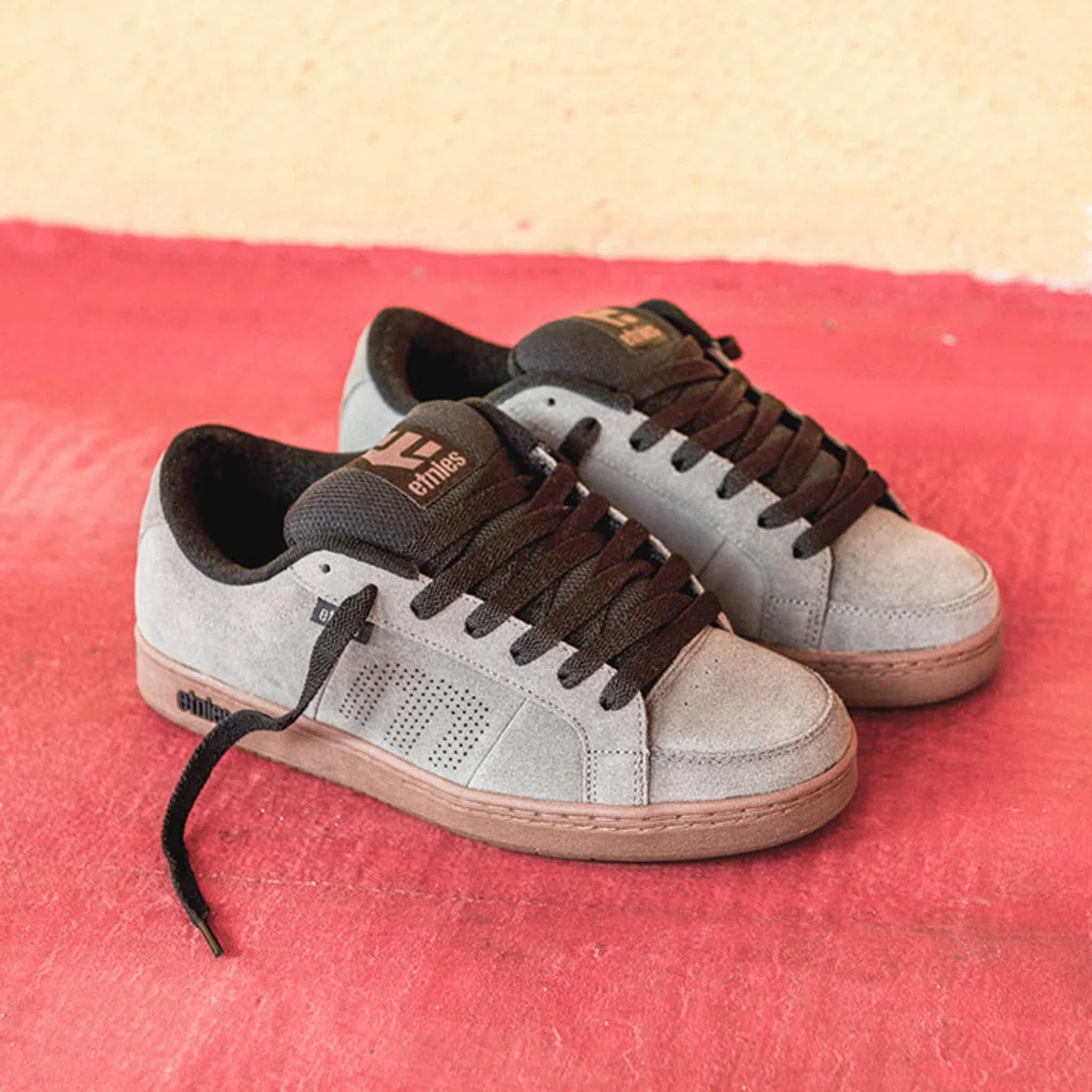 Etnies Kingpin - Skate Cupsole Iconique, Construction Renforcée, Confort Coussiné, Baskets du Quotidien